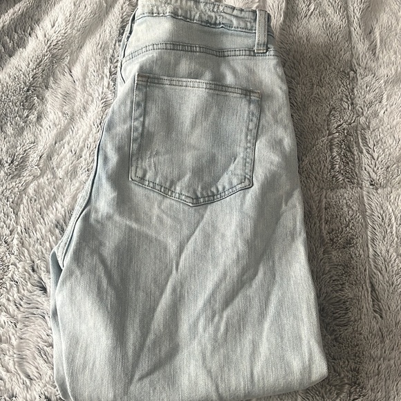Wild Fable Distressed Light Wash 90s Style Mom Jeans Size 8 - Picture 2 of 5